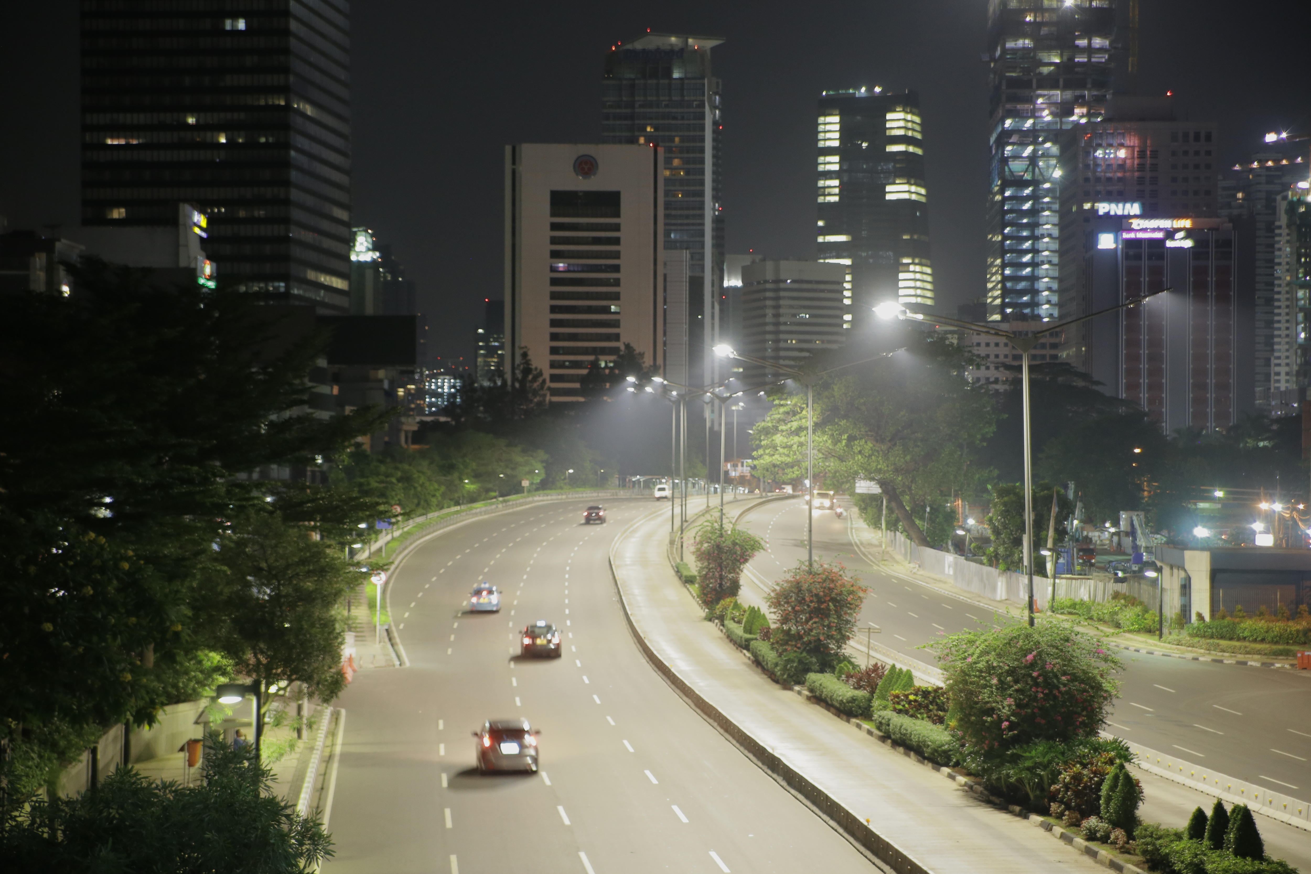 Philips Lighting implements one of the world s largest connected