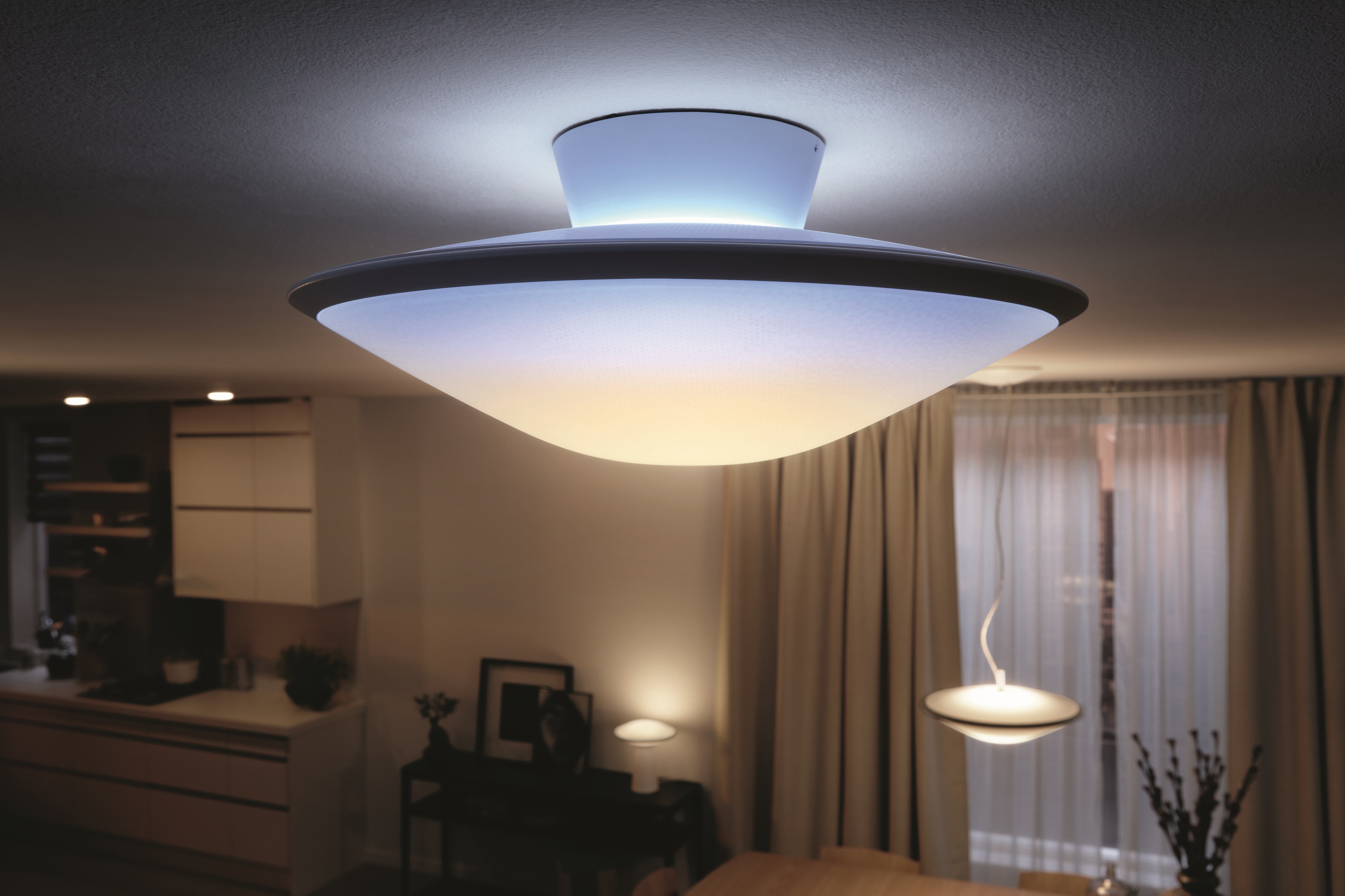 Optimisme Aubergine opgraven Simple, chic and white: Philips Hue Phoenix delivers every shade of white  light