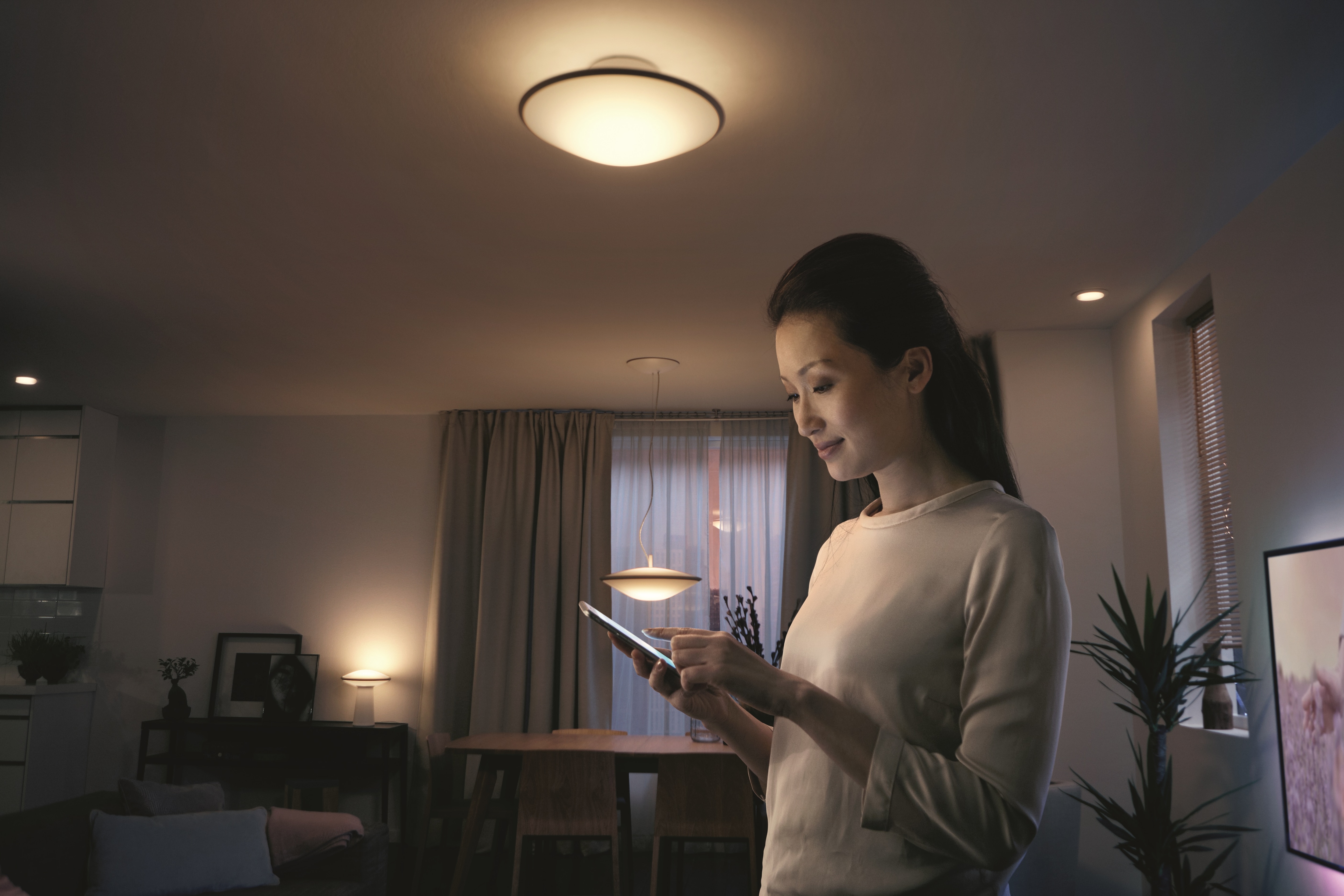 Simple, chic white: Philips Hue Phoenix delivers every shade of white light