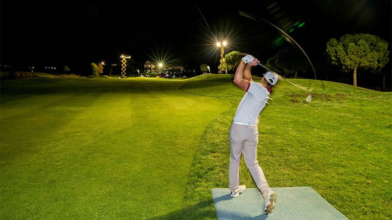 Philips Lighting ilumina el hoyo 18 en Golf Retamares para dar un golpe solidario