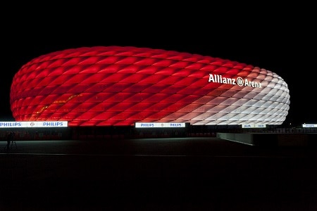 Philips-connected-LED-lighting-for-Allianz-Arena_facade-lighting-red-white