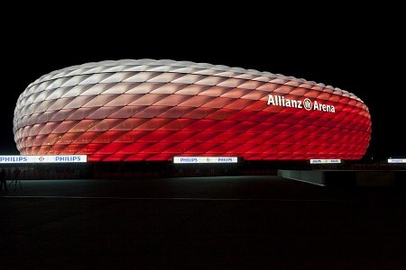 Philips-connected-LED-lighting-for-Allianz-Arena_facade-lighting_shades-of-red