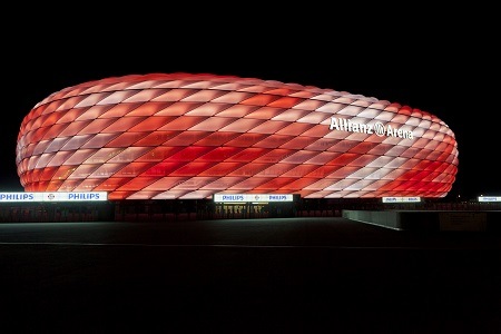 Philips-connected-LED-lighting-for-Allianz-Arena_facade-lighting_patterns-in-red