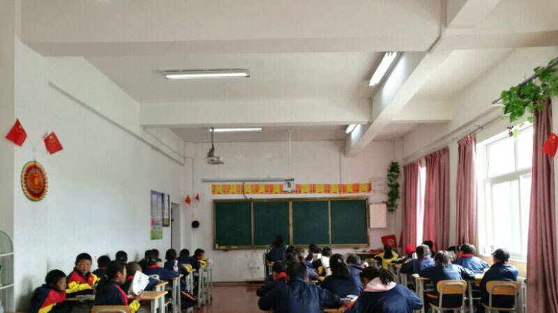 China school classroom white ceiling lighting