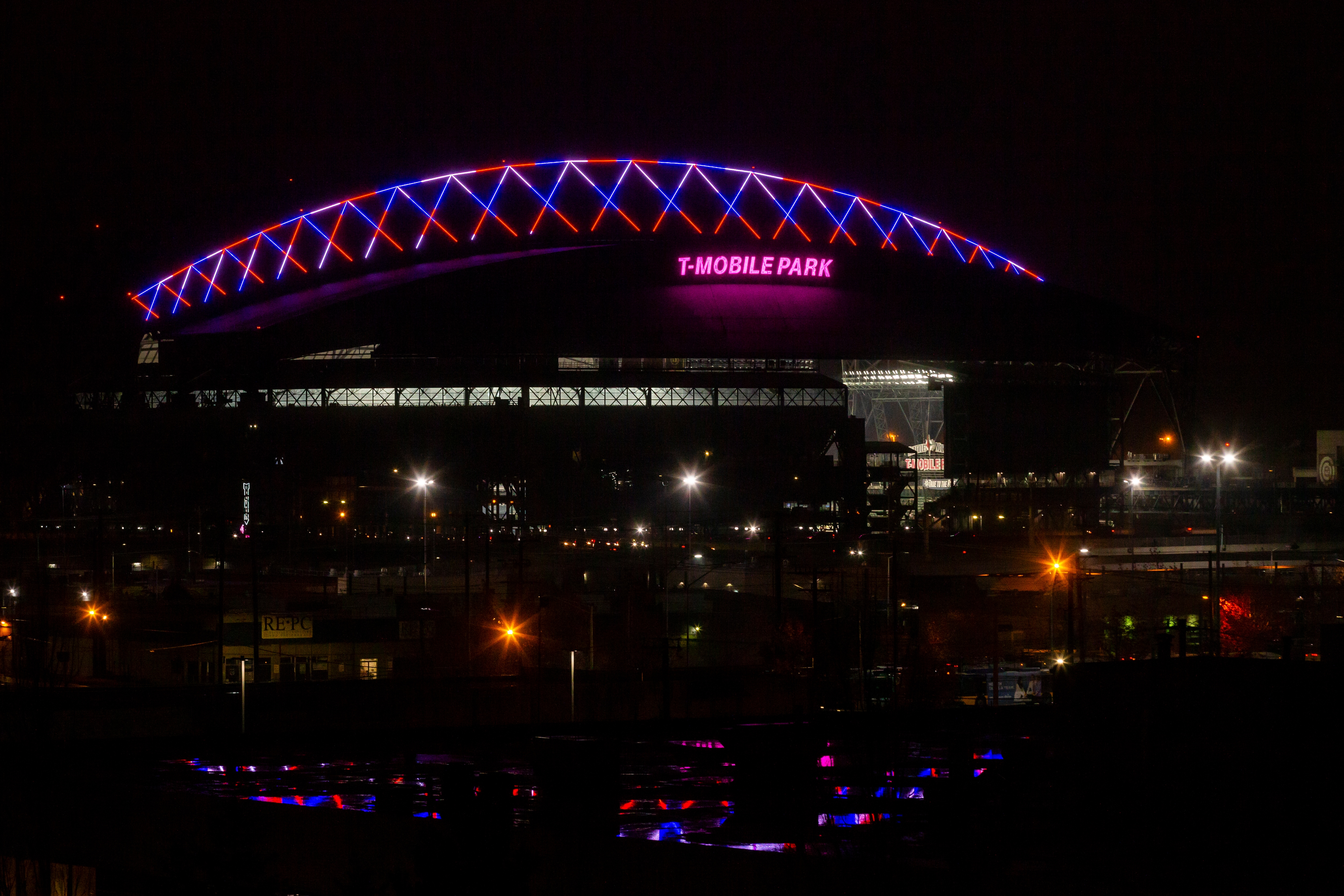 T Mobile Park Home Of The Seattle Mariners Becomes A Bright Spot In The City Skyline With Signify S Connected Led Lighting Signify Company Website