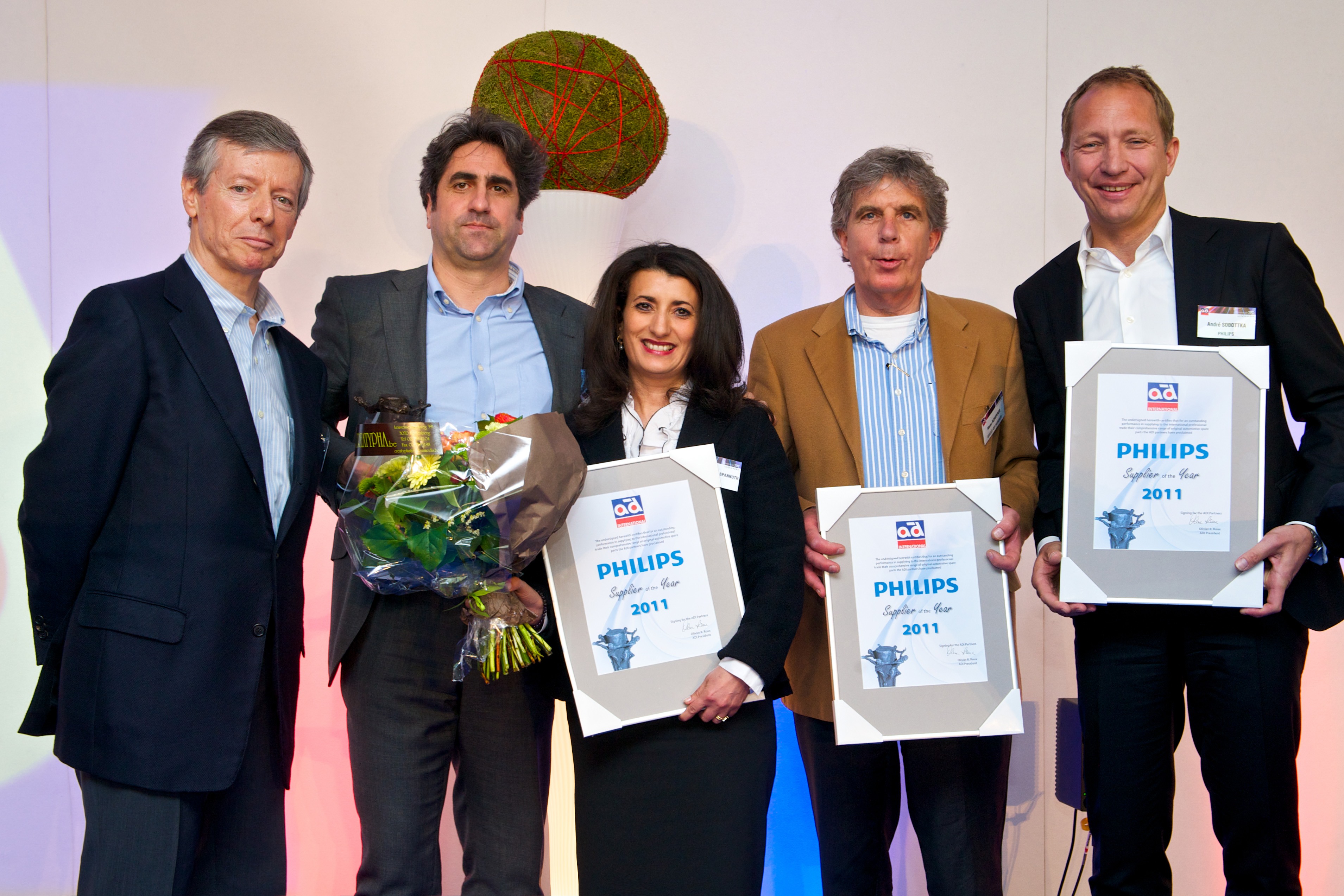 Филипс морган рыжие куст. Philips группа. Philips группа. Philips группа. Компания philips.