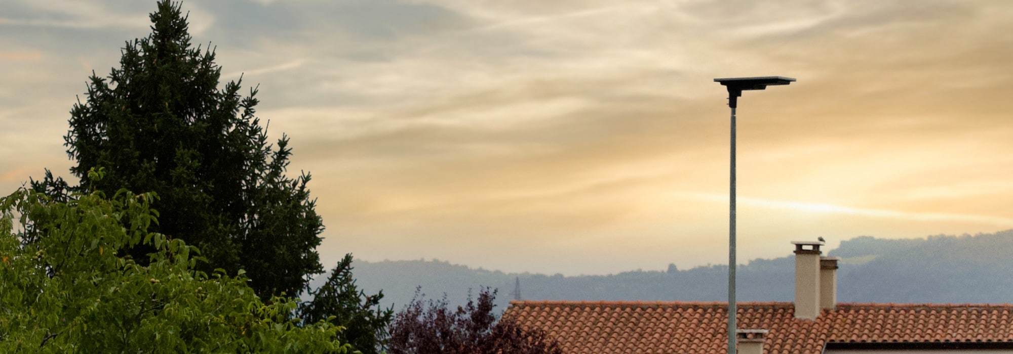 Solar and hybrid streetlighting arrives in Italy
