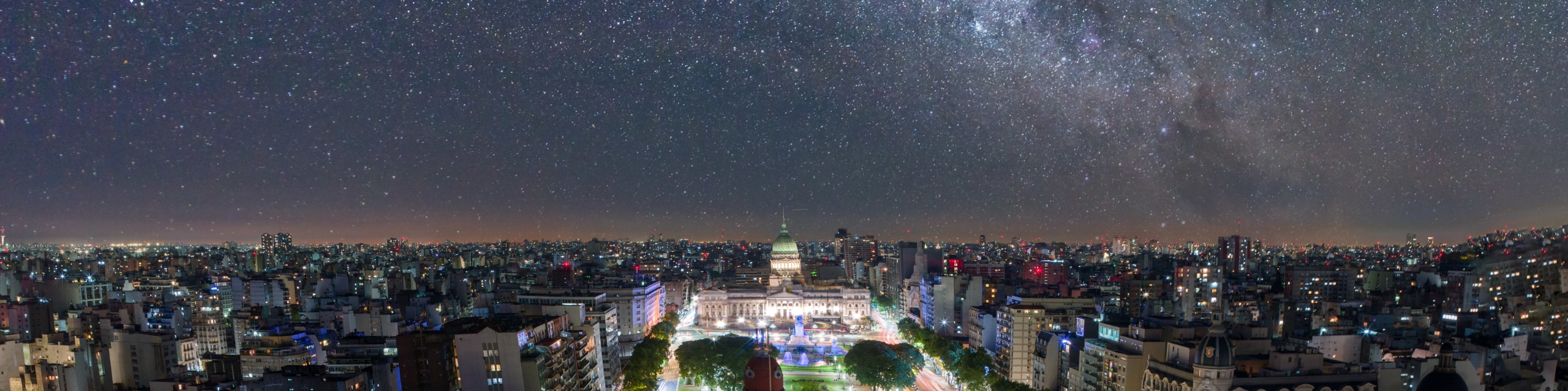 Signify umožňuje správcům objektů lepší kontrolu a úsporu energie díky senzorům Signify Interact pro pohyb a denní světlo (DALI).