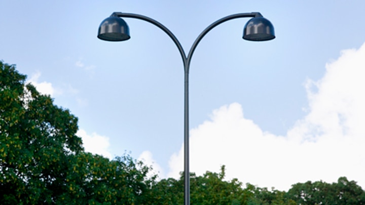 Ikonisk dansk gadelampe lanceres i nyt materiale
