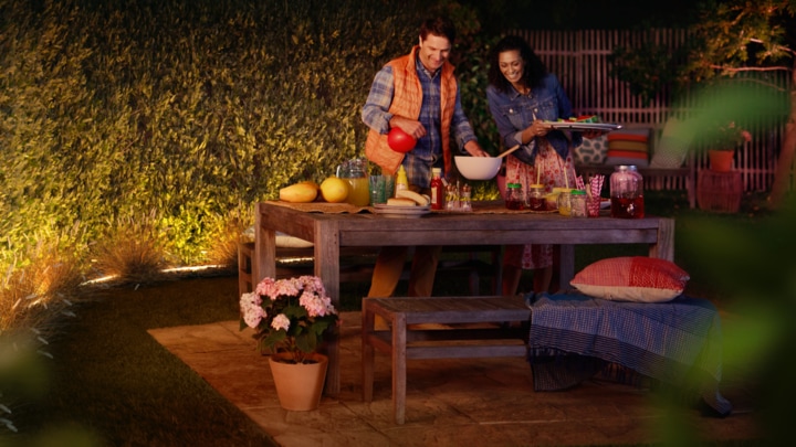 Wie Signify und Gardena die Gartensaison intelligent machen