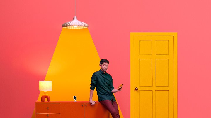 Signify präsentiert erste WiZ Indoor Kamera für das Home Monitoring