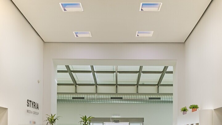 NatureConnect bringt Tageslicht ins Foyer der Styria Media Group