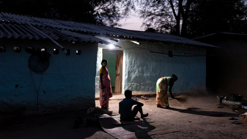 Extending the day with solar streetlights-2