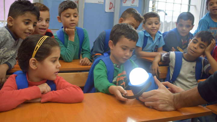 Lighting for schools and refugee camps with Jusoor