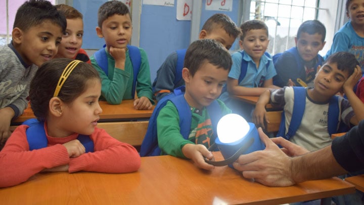 Lighting for schools and refugee camps with Jusoor