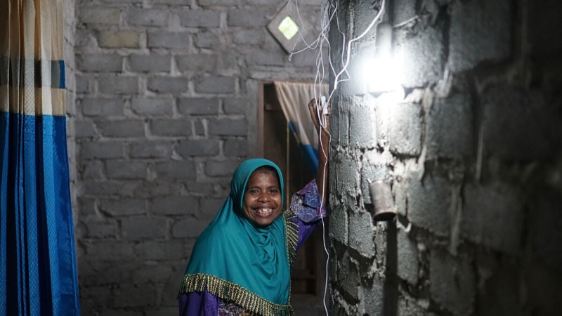 Lighting Indonesia with solar power streets