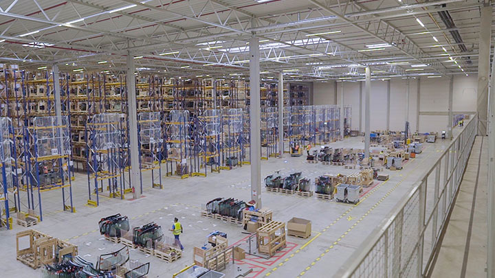 Signify’s connected lighting helps Pilkington Automotive to create a smart warehouse