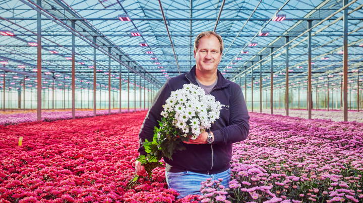 Grow lights with adjustable far-red LEDs