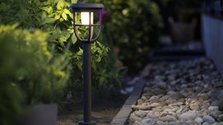 Philips Radii auto-linkable solar lights light up your outdoor space