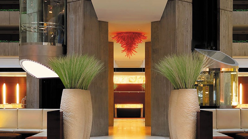 Hyatt Regency O’Hare – Rosemont, IL, United States – Lighting designer: Peter Hugh © Hugh Lighting Design