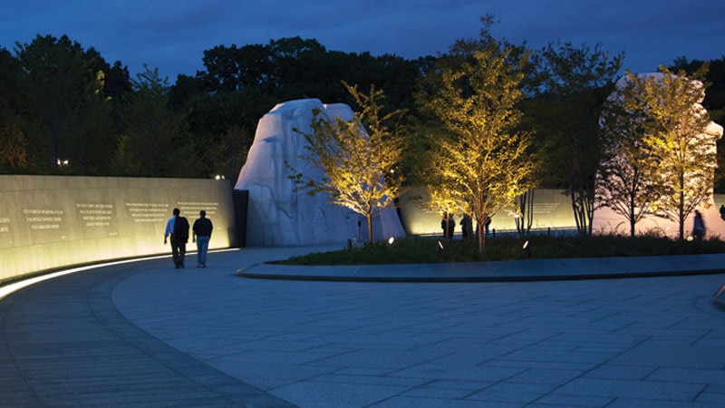 Martin Luther King, Jr. Memorial (in collaboration with David A. Mintz), Washington, DC, United States – Lighting designer Randy Burkett © Ron Solomon Photography