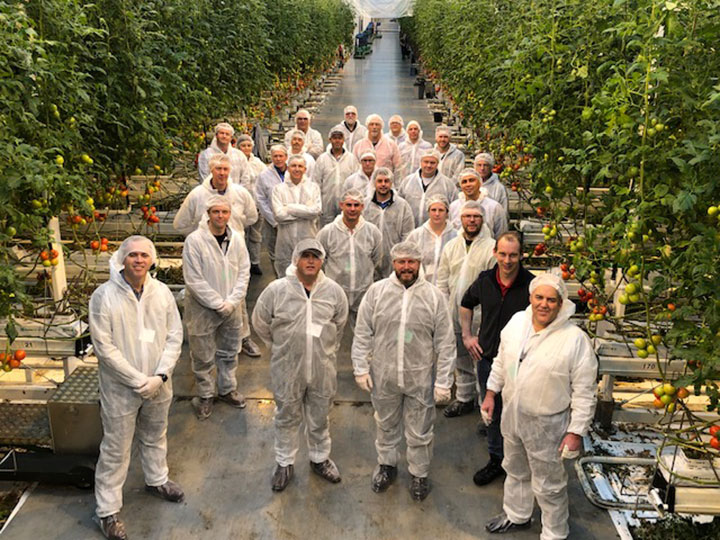 North America growers visit Dutch greenhouse operations to learn more about Philips brand horticulture lighting
