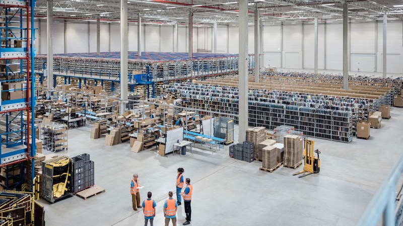 Sensor DALI en espacio industrial.