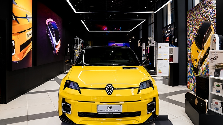 Illuminazione su misura per il concept store RNLT