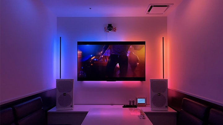 Philips Hueの映像シンクロが体験できる「スーパー没入ルーム」をJOYSOUNDに展開
