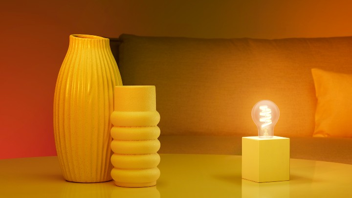 Wiz full color filament warm wit lifestyle 2