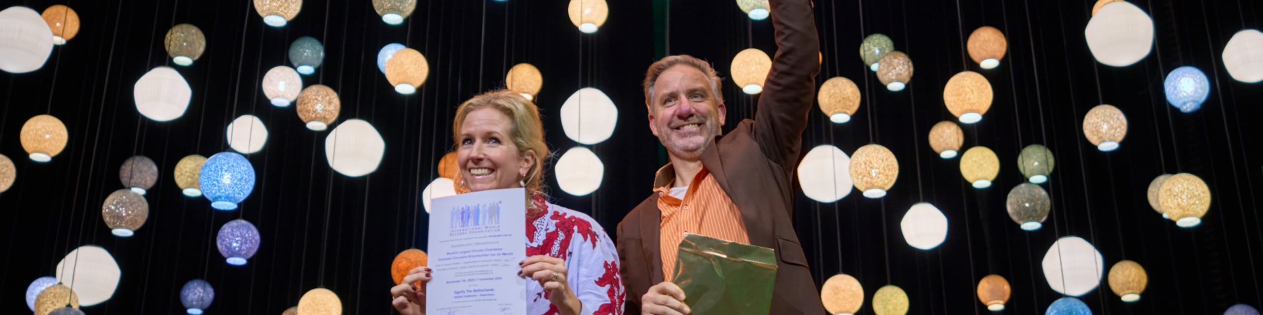 Wereldrecord voor grootste circulaire kroonluchter