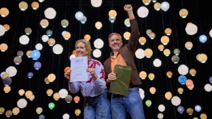 Signify behaalt wereldrecord voor grootste circulaire kroonluchter