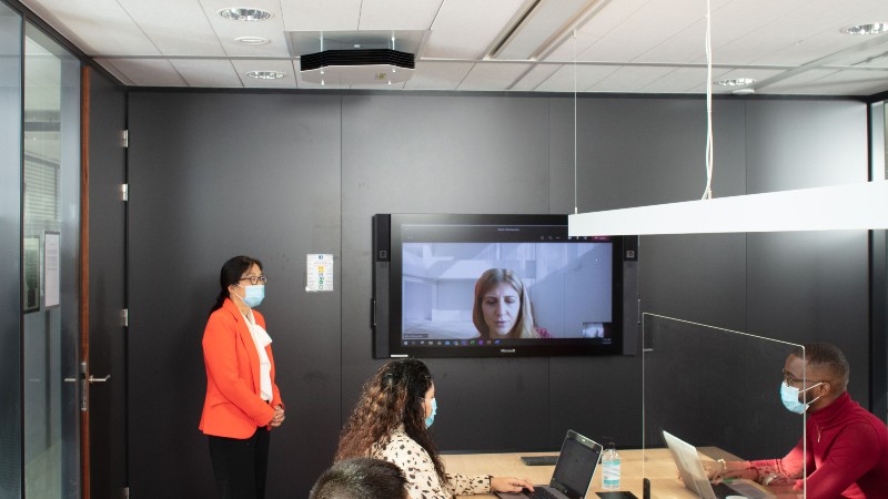 UV-C lighting meeting room