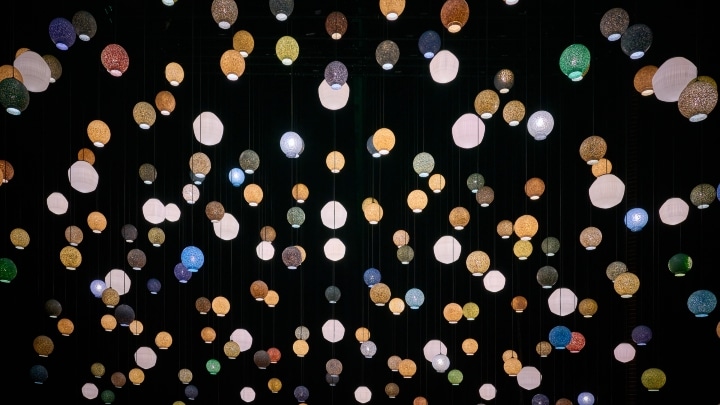 Chandelier of Connection - Signify & VanPETnaarPRET - GLOW