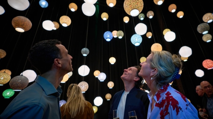 Chandelier of Connection - Signify & VanPETnaarPRET - GLOW