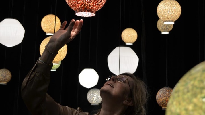 Chandelier of Connection - Signify & VanPETnaarPRET - GLOW