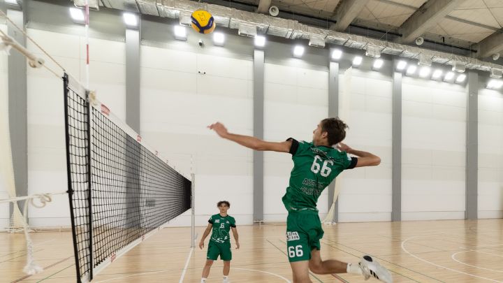Systemy zarządzania oświetleniem w obiektach sportowych