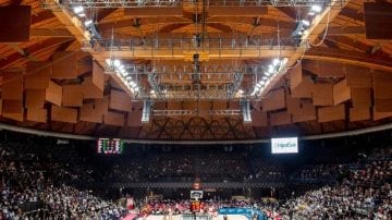 La iluminación conectada transforma el Unipol Arena de Bolonia