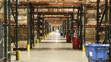 Saumatonta logistiikkaa älykkäällä valaistuksella.