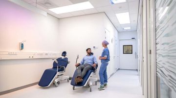 Világítás, amely energiával tölti fel a személyzetet és segíti a betegeket ellazulni