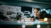 Ingegnere al lavoro con le attrezzature